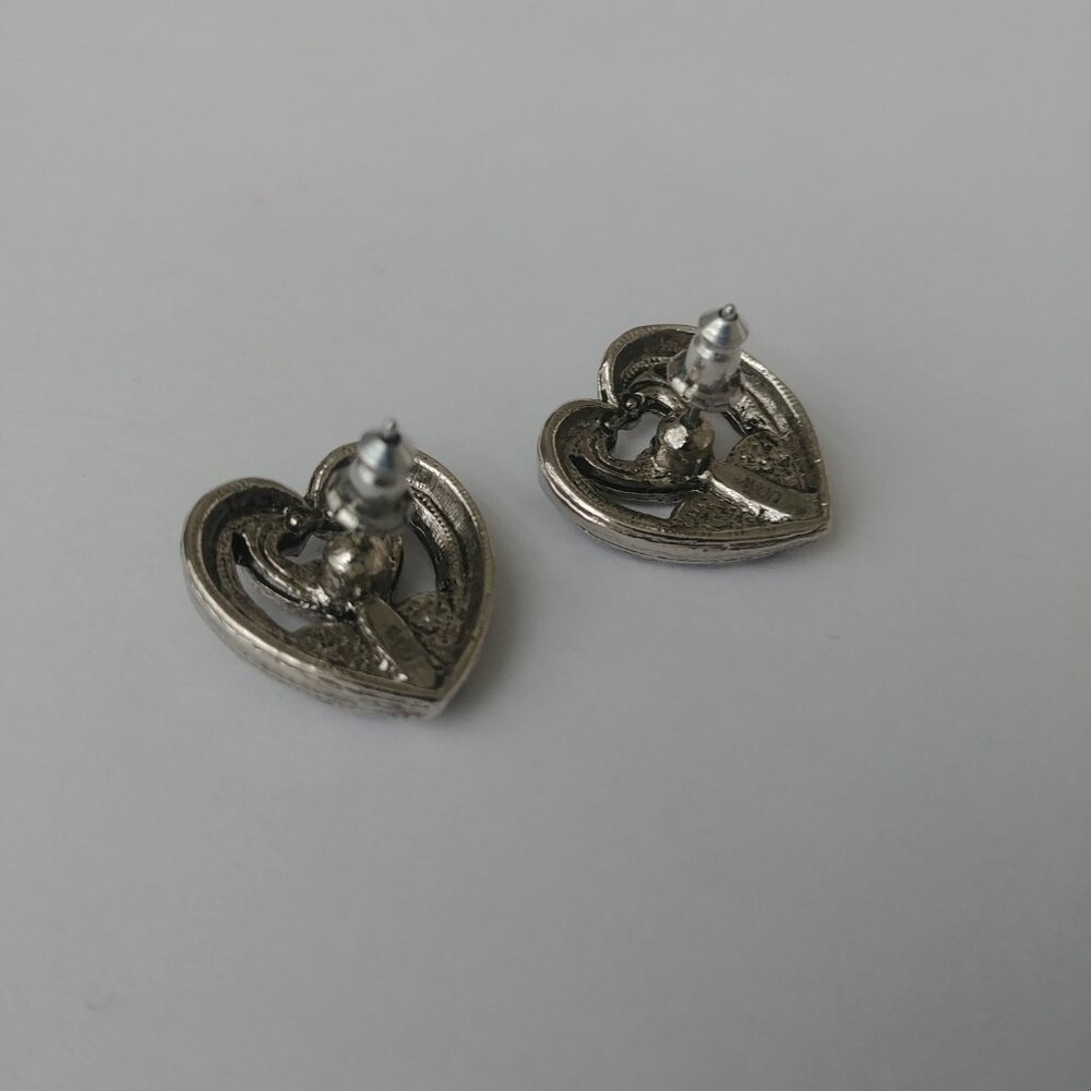 Vintage silver tone intricate heart earrings with purple pink stone - Picture 2 of 5